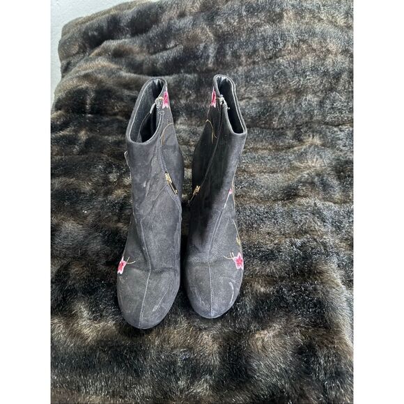 Nanette Lepore Boots Sz  8.5  Suede Embroidered Flowers Butterfly Festival Y2K - Picture 2 of 8